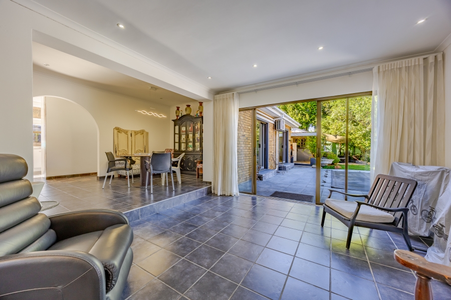 5 Bedroom Property for Sale in Flamingo Vlei Western Cape